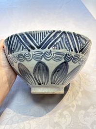 A large Chinese blue and white 'Lotus' bowl, Song Yu 松玉 mark, Anyuan Bantiantang kiln, 17th C.