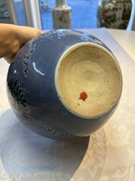 A Chinese blue and white scroll pot with Buddhist flower design, 18/19th C.