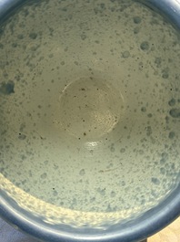 A Chinese blue and white scroll pot with Buddhist flower design, 18/19th C.