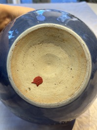 A Chinese blue and white scroll pot with Buddhist flower design, 18/19th C.