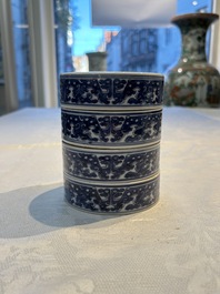 A Chinese blue and white Wang-Bu-style go stones or Yunzi 雲子 box, a four-tier stacking box and a covered jar, 19th C.