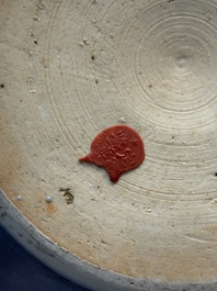 A Chinese blue and white scroll pot with Buddhist flower design, 18/19th C.