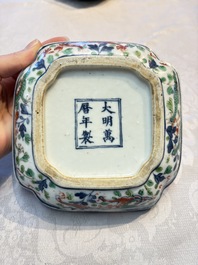 A Chinese wucai square box and cover with dragon and peony design, Wanli mark, 19/20th C.