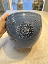 A Chinese blue and white scroll pot with Buddhist flower design, 18/19th C.