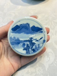 A Chinese blue and white Wang-Bu-style go stones or Yunzi 雲子 box, a four-tier stacking box and a covered jar, 19th C.