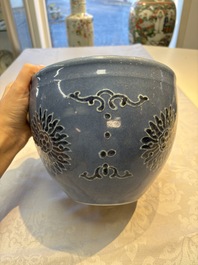A Chinese blue and white scroll pot with Buddhist flower design, 18/19th C.