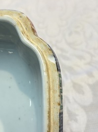 A Chinese wucai square box and cover with dragon and peony design, Wanli mark, 19/20th C.