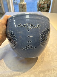 A Chinese blue and white scroll pot with Buddhist flower design, 18/19th C.