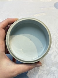 A Chinese blue and white Wang-Bu-style go stones or Yunzi 雲子 box, a four-tier stacking box and a covered jar, 19th C.