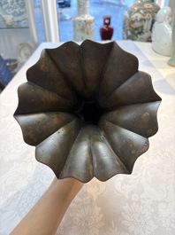 A Chinese gold-splashed bronze 'Gu' vase, Xuande mark, 17/18th C.