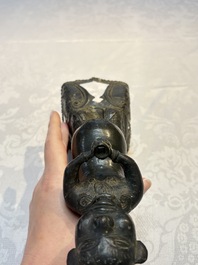 A pair of Vietnamese bronze figures, 19/20th C.