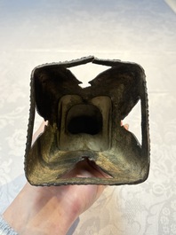 A pair of Vietnamese bronze figures, 19/20th C.