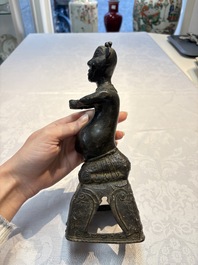 A pair of Vietnamese bronze figures, 19/20th C.