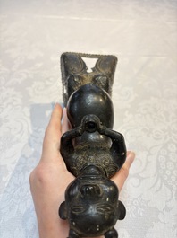 A pair of Vietnamese bronze figures, 19/20th C.