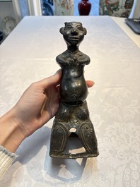 A pair of Vietnamese bronze figures, 19/20th C.