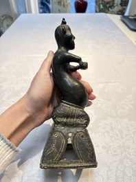 A pair of Vietnamese bronze figures, 19/20th C.