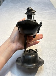 A pair of Chinese bronze duck-form censers, 17/18th C.