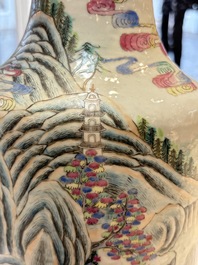 A fine Chinese famille rose 'Ode to the Red Cliff' vase, Hongwu mark, Daoguang