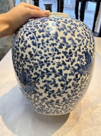 A Chinese blue and white 'Lotus Scroll' vase, 19th C.