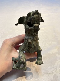 A pair of Vietnamese bronze lions, 19/20th C.