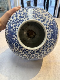 A Chinese blue and white 'Lotus Scroll' vase, 19th C.