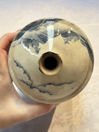 A Japanese blue and white Arita square flask and a Tangen-style bottle, 'Tokkuri', 19/20th C.