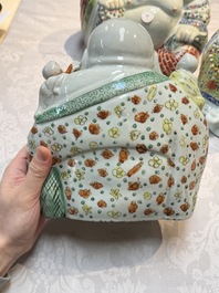 Three Chinese famille rose Milefo Buddhas, Zhu Mao Ji 朱茂記造 marks, 20th C.