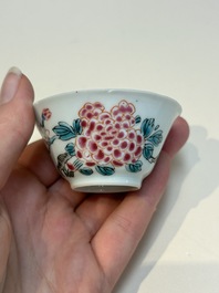 A collection of 28 Chinese famille rose wares, 18th C. and later