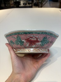 A collection of 28 Chinese famille rose wares, 18th C. and later