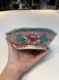 A collection of 28 Chinese famille rose wares, 18th C. and later