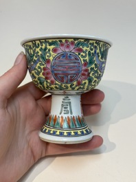 A collection of 28 Chinese famille rose wares, 18th C. and later