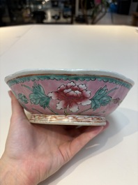 A collection of 28 Chinese famille rose wares, 18th C. and later