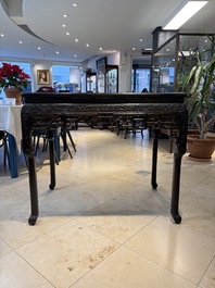 A Chinese marble-topped hongmu console table, 19/20th C.