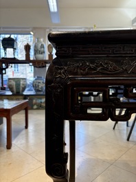 A Chinese marble-topped hongmu console table, 19/20th C.