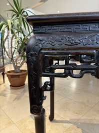 A Chinese marble-topped hongmu console table, 19/20th C.