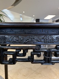 A Chinese marble-topped hongmu console table, 19/20th C.