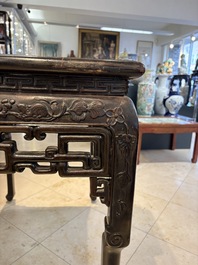 A Chinese marble-topped hongmu console table, 19/20th C.