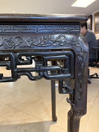 A Chinese marble-topped hongmu console table, 19/20th C.