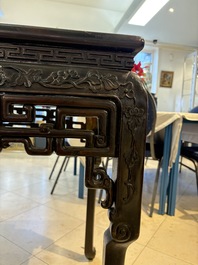 A Chinese marble-topped hongmu console table, 19/20th C.