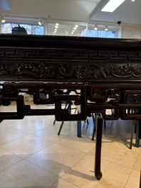 A Chinese marble-topped hongmu console table, 19/20th C.