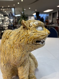 A rare Korean porcelain model of a seated tiger, Joseon, 18/19th C.