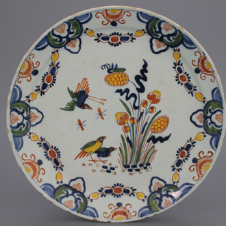 Plat en faïence de Delft, décor polychrome aux cailles, début 18e