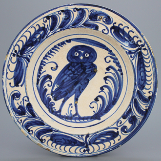 A blue and white Spanish Puente del Arzobispo plate with an owl, 1575-1600