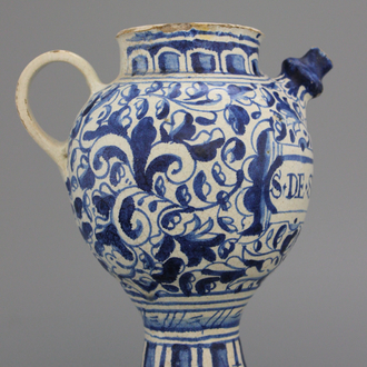 An Antwerp maiolica blue and white wet drug jar with a foglie decoration, ca. 1580