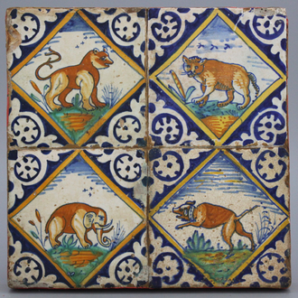 Lot de 4 carreaux en majolique hollandaise, décors d'animaux: un éléphant, chat ou tigre, ours et chien, env. 1600