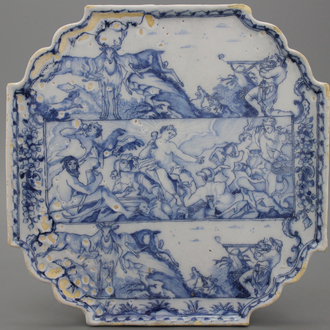 Présentoir en faïence de Delft, bleu et blanc, aux décors mythologiques, 18e