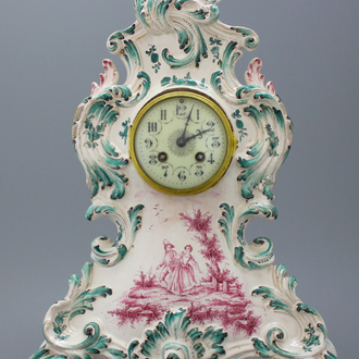 Grote Franse klok in 'faïence de l'Est', 19e eeuw.
