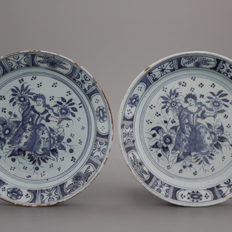 A pair of blue ground Nürnberg plates, 18th C.