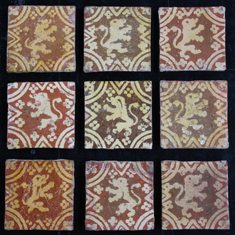 Lot de 9 carreaux post-médiéval en terre glaise, France-Flandre, décor lions rampants, 17e-18e
