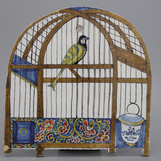 Plaque trompe l'oeil en forme de cage d'oiseau en faïence de Delft, polychrome, 18e